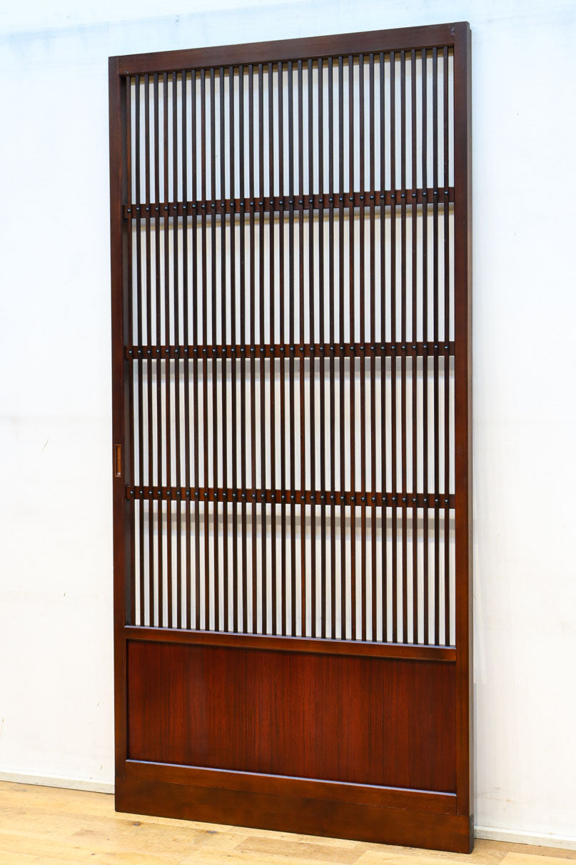 幅862ミリ　繊細な格子が引き立つ華やかな色彩の格子戸　F8464a　在庫2枚