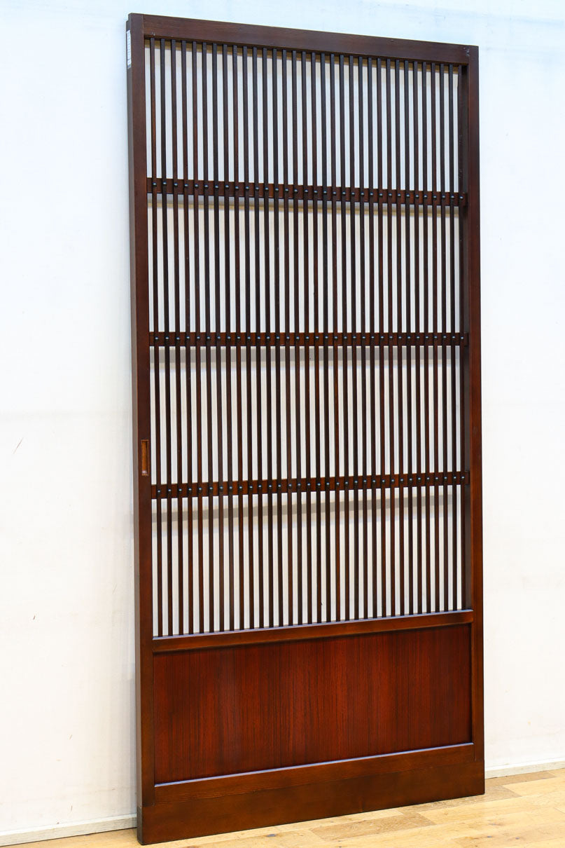 幅862ミリ　繊細な格子が引き立つ華やかな色彩の格子戸　F8464a　在庫2枚