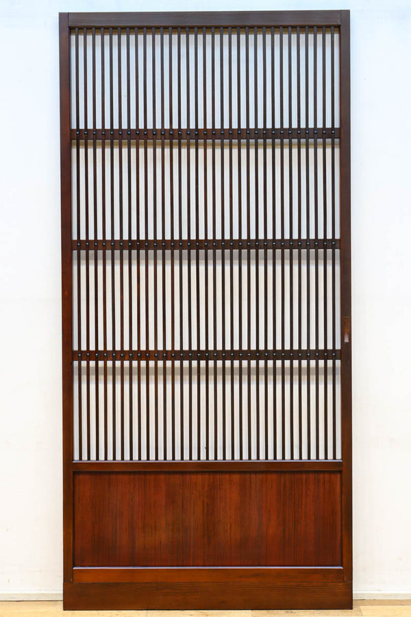 幅849ミリ　気品ある色彩に繊細な格子が美しい格子戸　F8464b　在庫2枚