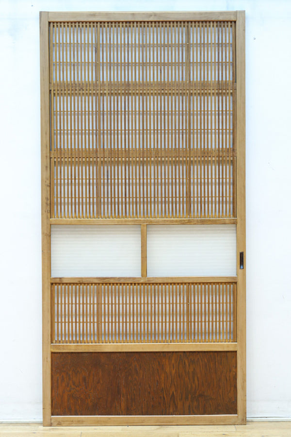 幅873ミリ　繊細な格子に杢目も優雅な木地色の大阪格子戸　F8468　在庫3枚