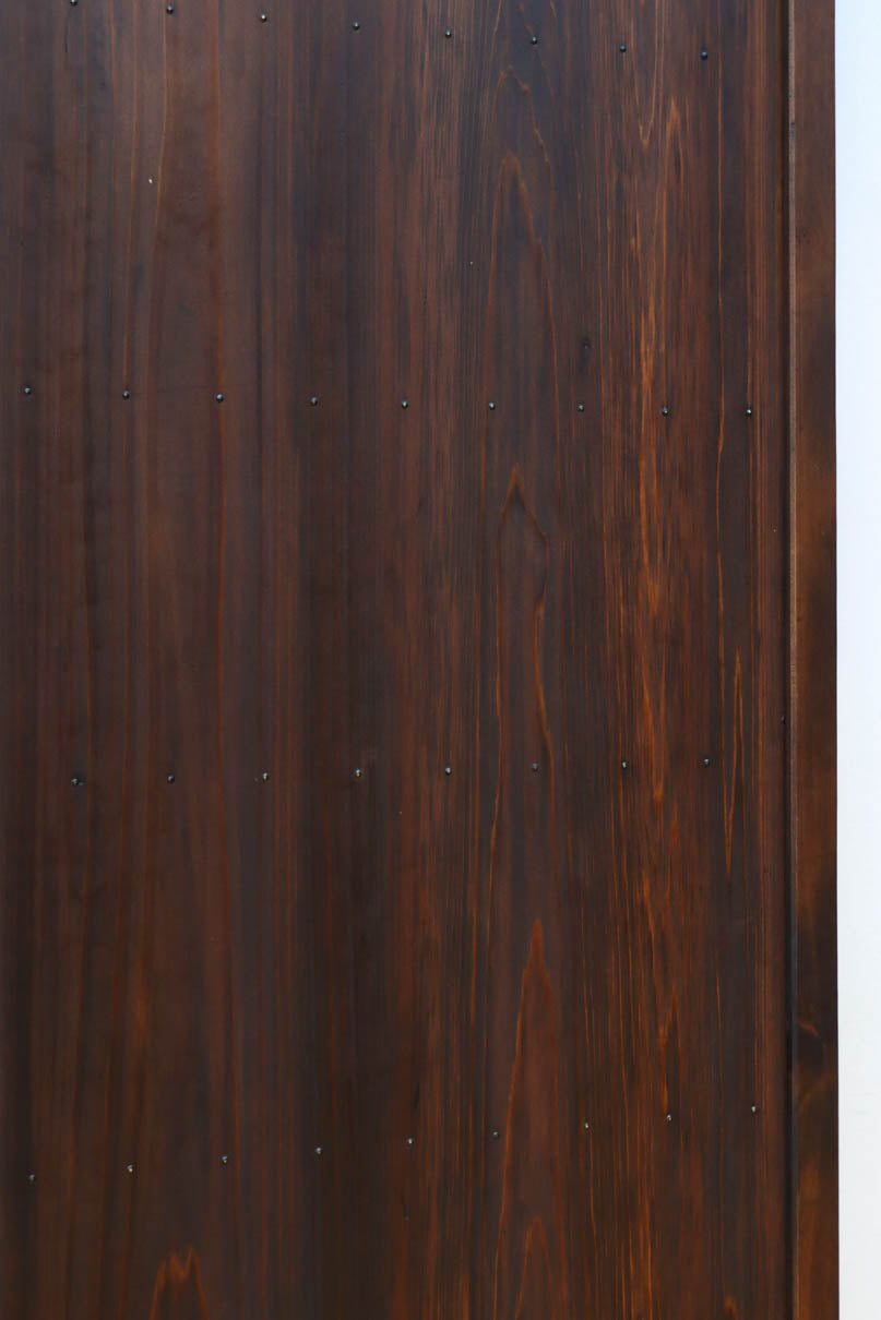 幅568ミリ　古色の落ち着いた風合いがモダンなスリム板戸　F8472　在庫1枚