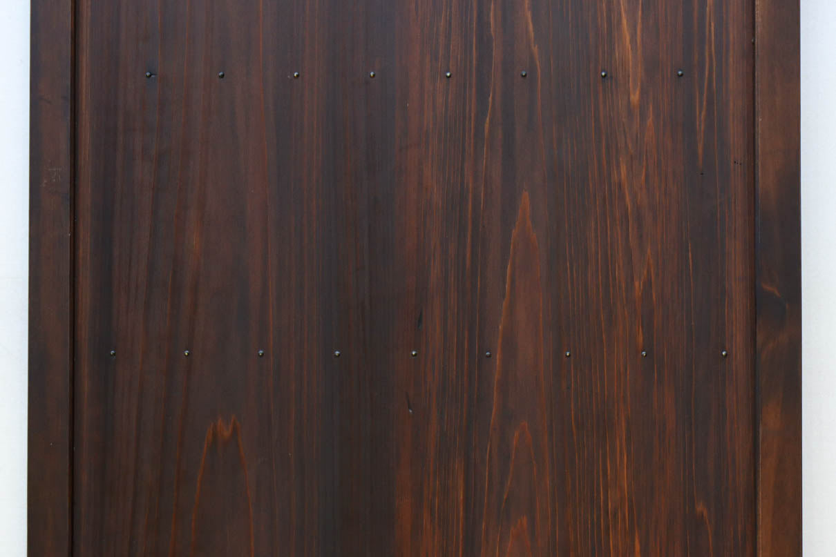 幅568ミリ　古色の落ち着いた風合いがモダンなスリム板戸　F8472　在庫1枚