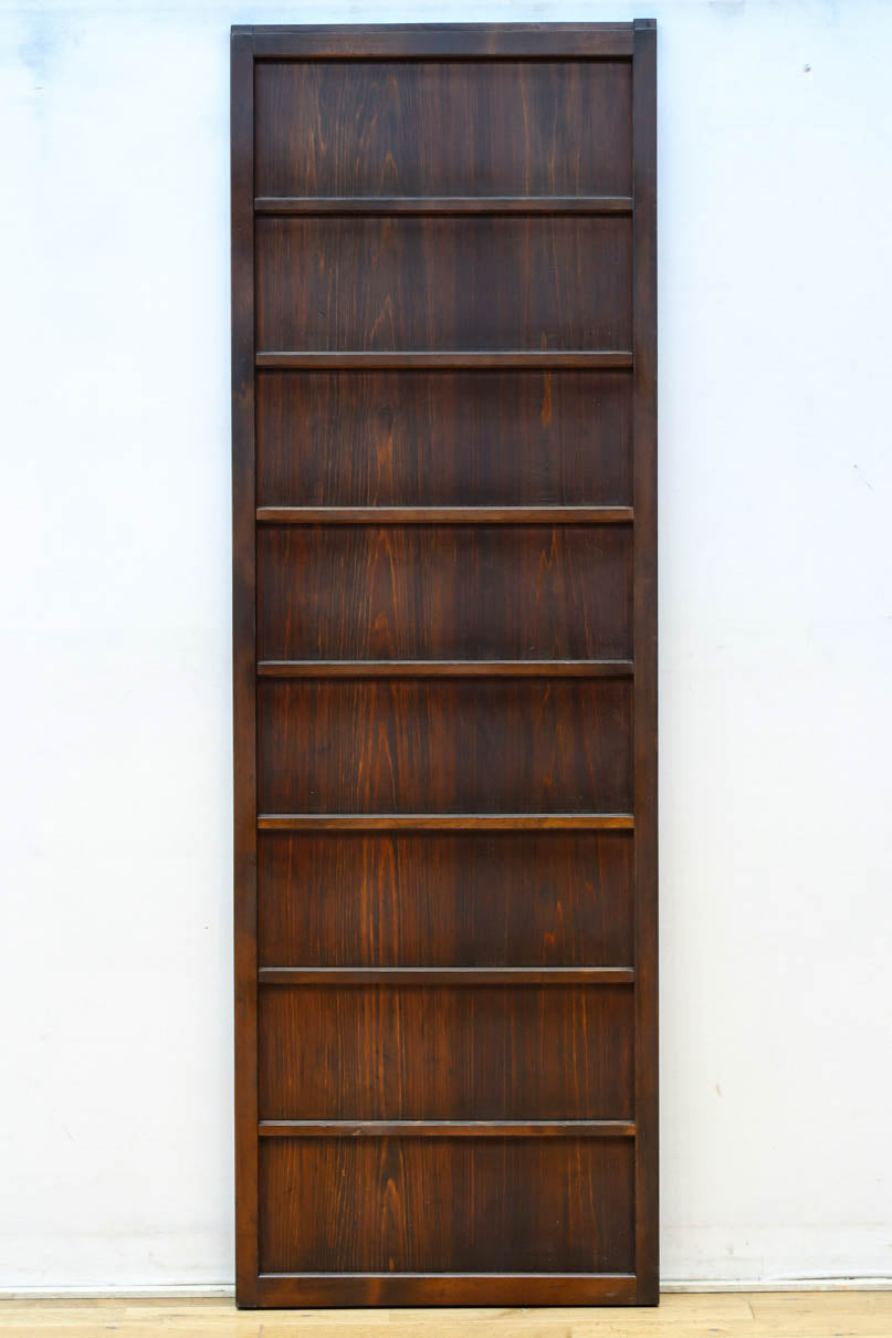 幅568ミリ　古色の落ち着いた風合いがモダンなスリム板戸　F8472　在庫1枚