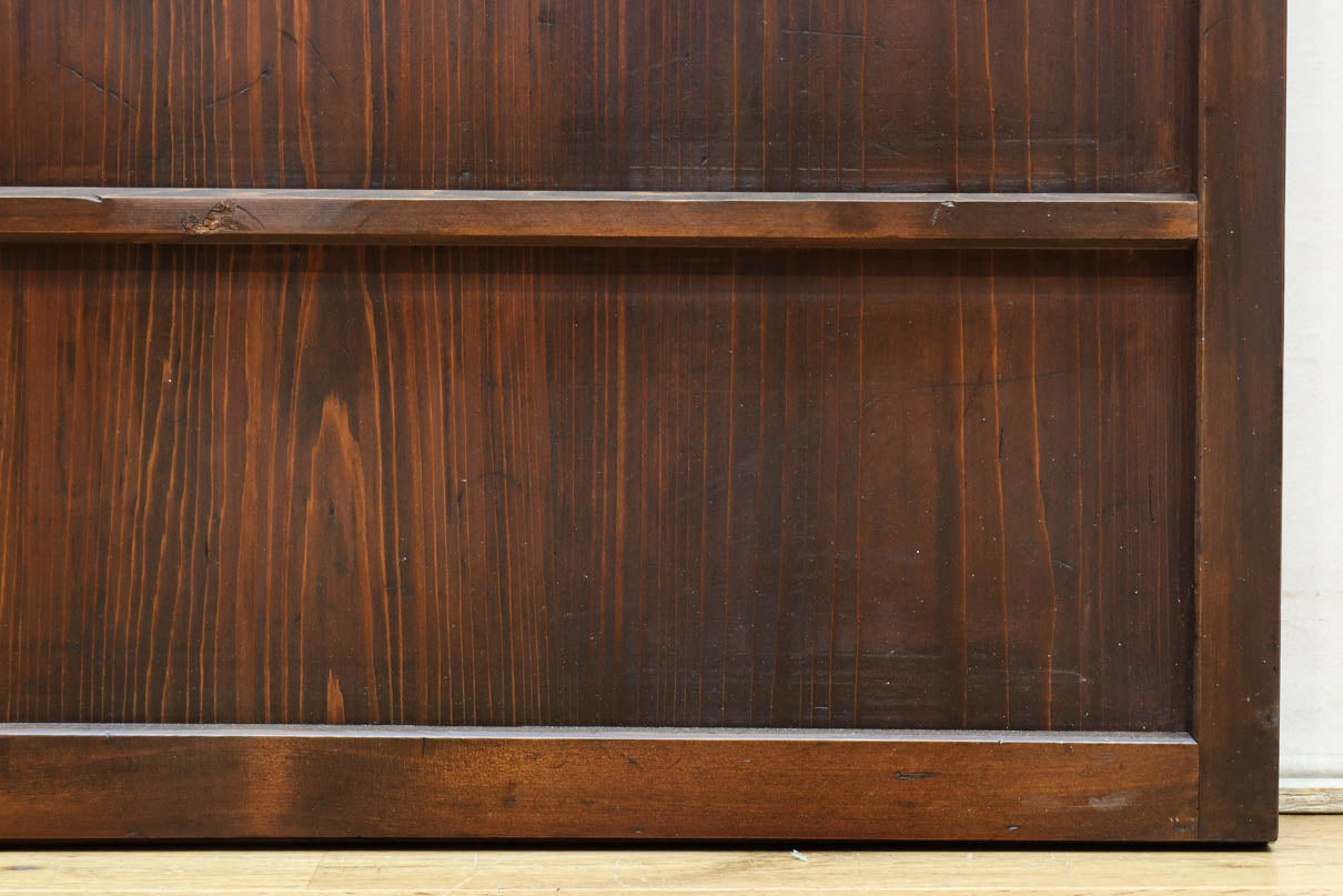 幅568ミリ　古色の落ち着いた風合いがモダンなスリム板戸　F8472　在庫1枚