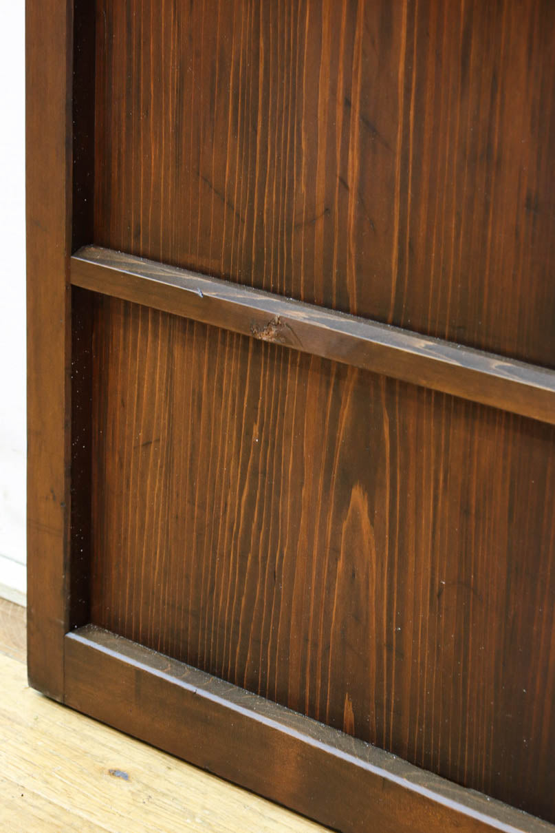 幅568ミリ　古色の落ち着いた風合いがモダンなスリム板戸　F8472　在庫1枚