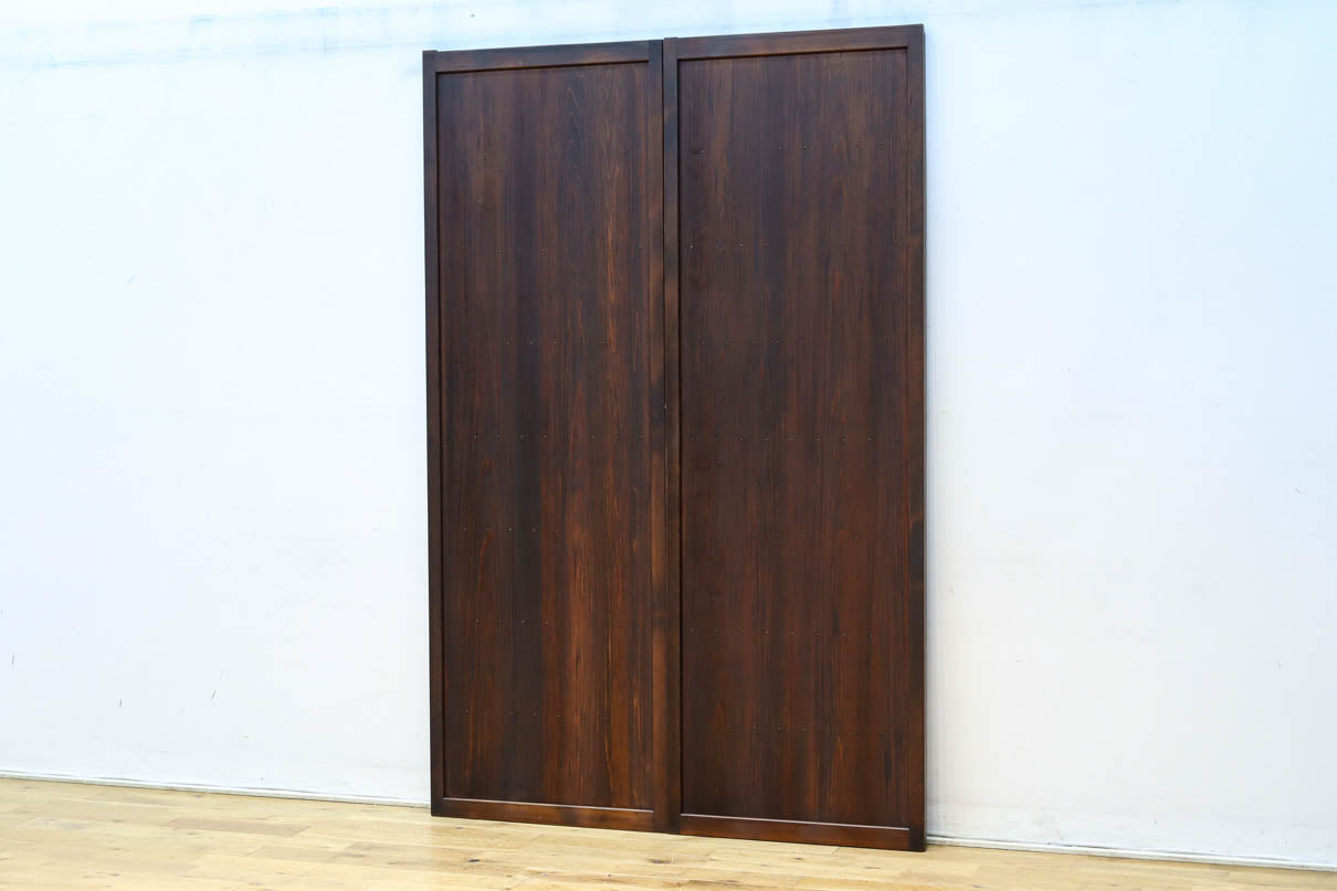 幅568ミリ　古色の落ち着いた風合いがモダンなスリム板戸　F8472　在庫1枚