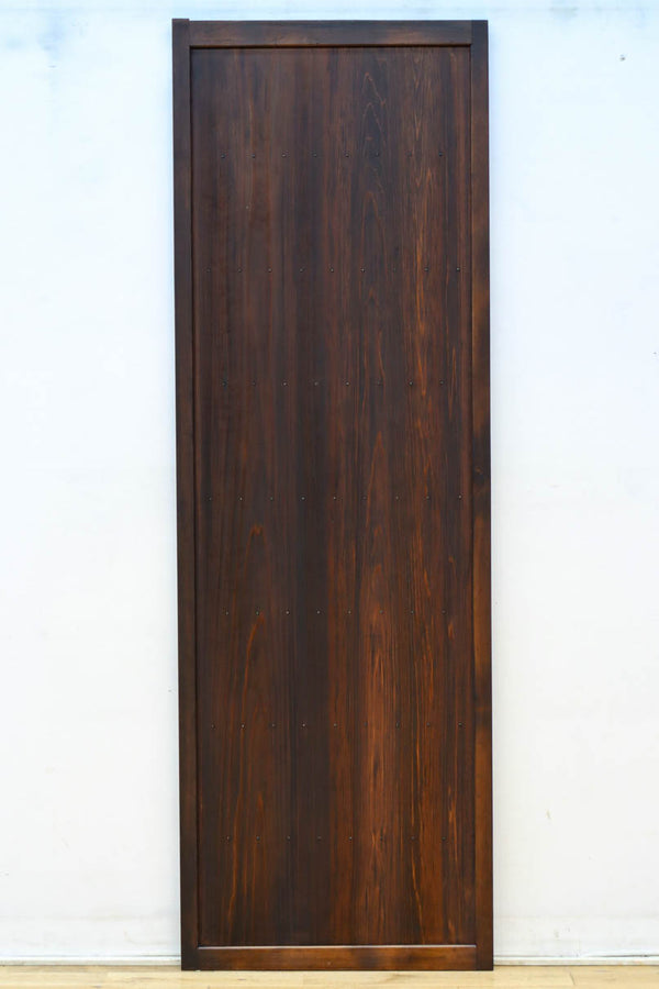 幅568ミリ　古色の落ち着いた風合いがモダンなスリム板戸　F8472　在庫1枚