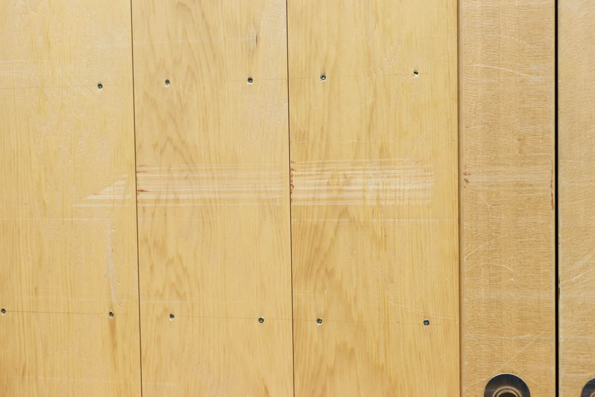 幅887ミリ　凛とした雰囲気の木地色の板戸　F8476　在庫2枚