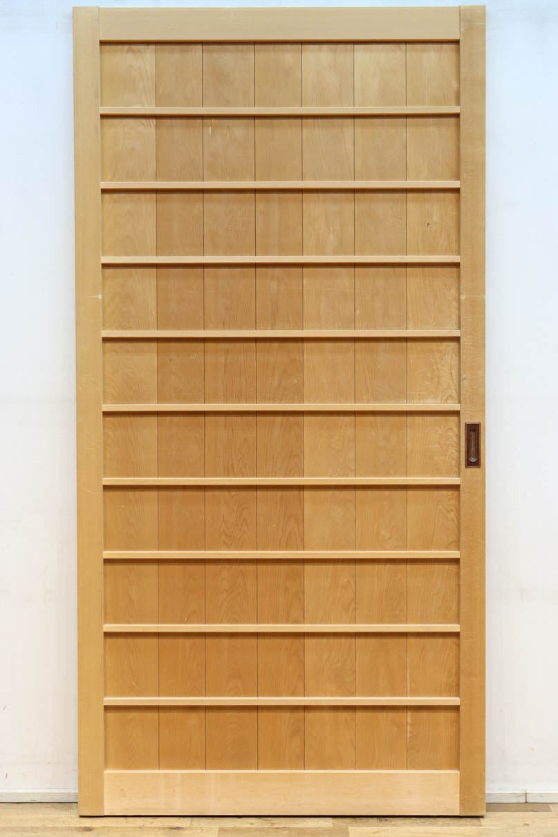 幅887ミリ　凛とした雰囲気の木地色の板戸　F8476　在庫2枚