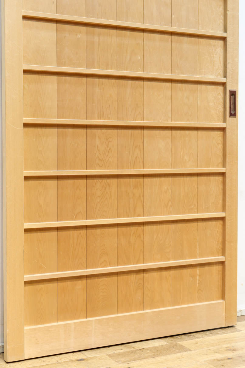 幅887ミリ　凛とした雰囲気の木地色の板戸　F8476　在庫2枚