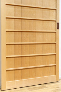 幅887ミリ　凛とした雰囲気の木地色の板戸　F8476　在庫2枚