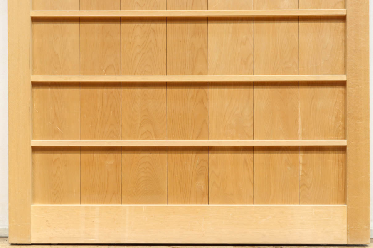 幅887ミリ　凛とした雰囲気の木地色の板戸　F8476　在庫2枚