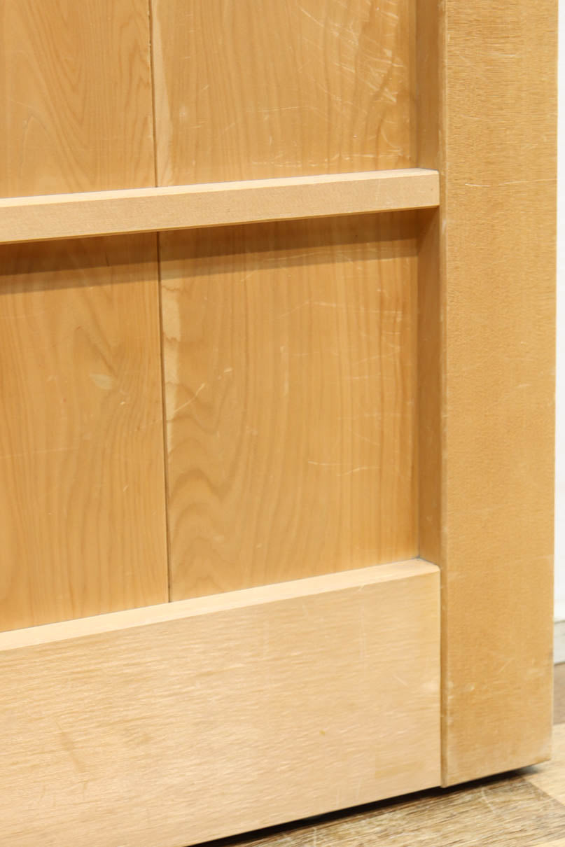 幅887ミリ　凛とした雰囲気の木地色の板戸　F8476　在庫2枚