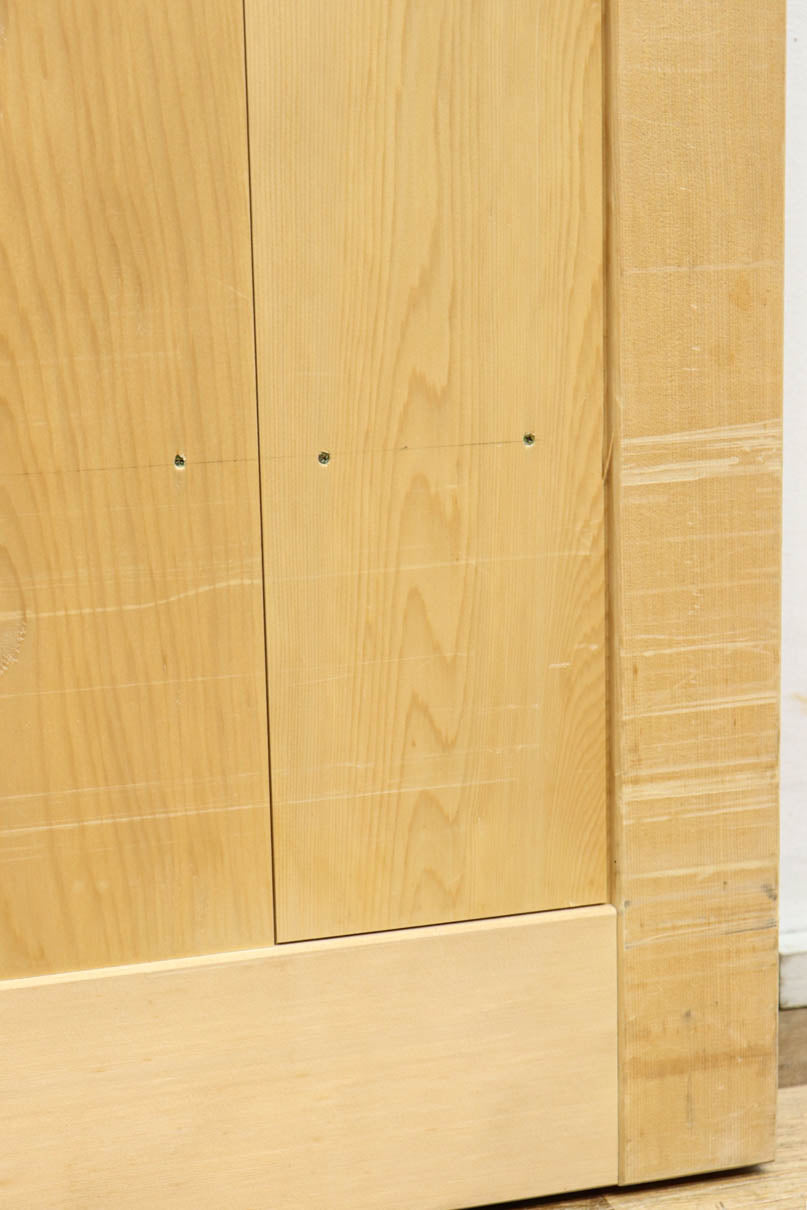 幅887ミリ　凛とした雰囲気の木地色の板戸　F8476　在庫2枚