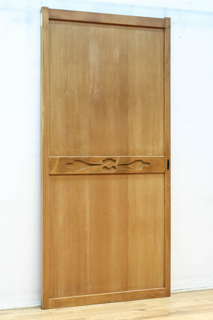 幅878ミリ　優しい木地色の色彩で上品な趣きある板戸　F8477b　在庫2枚