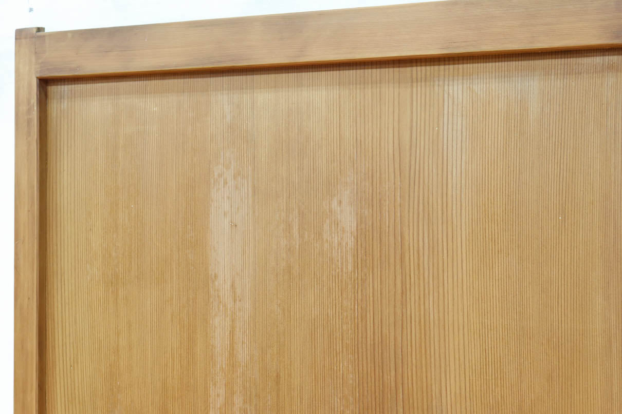 幅878ミリ　優しい木地色の色彩で上品な趣きある板戸　F8477b　在庫2枚