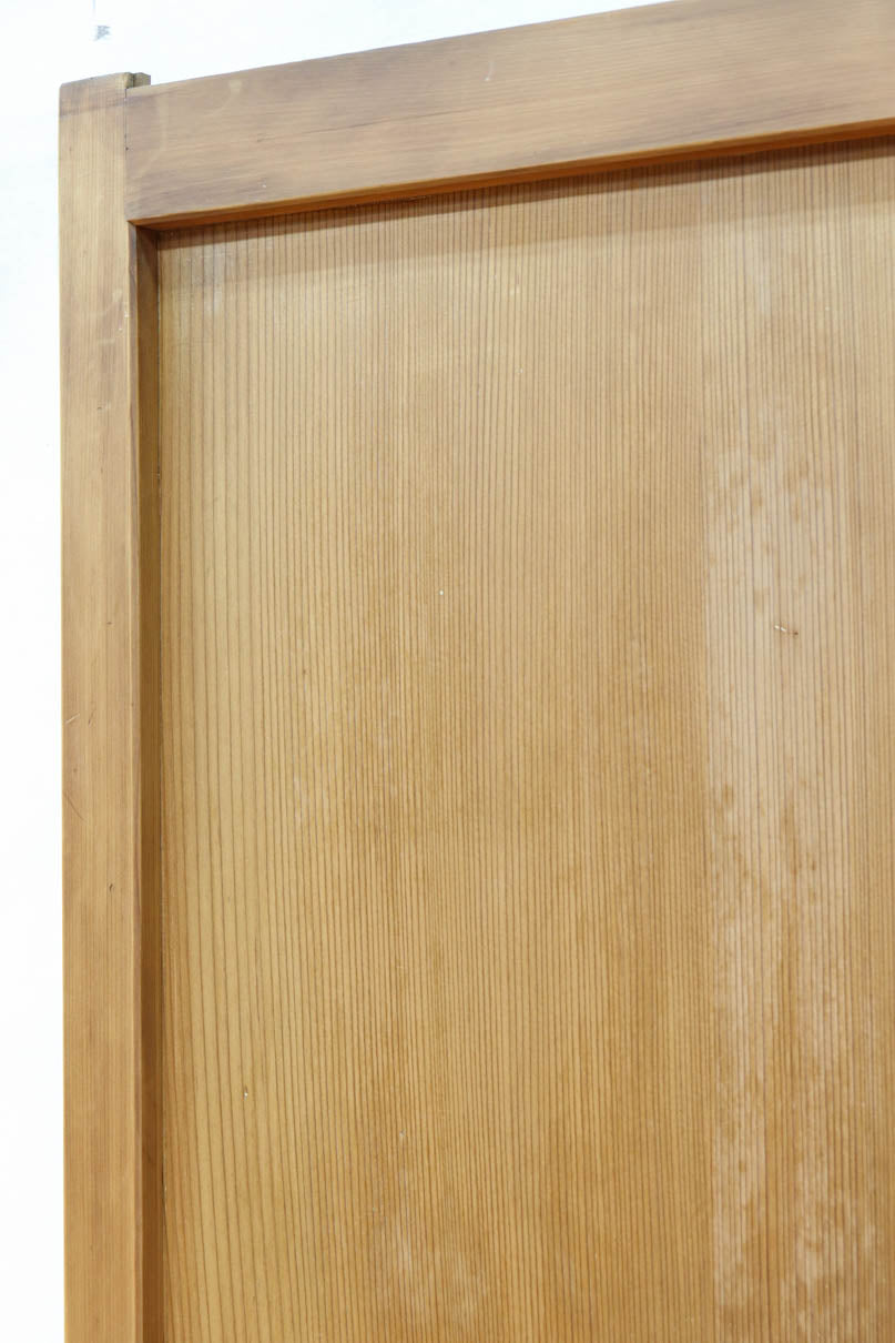 幅878ミリ　優しい木地色の色彩で上品な趣きある板戸　F8477b　在庫2枚