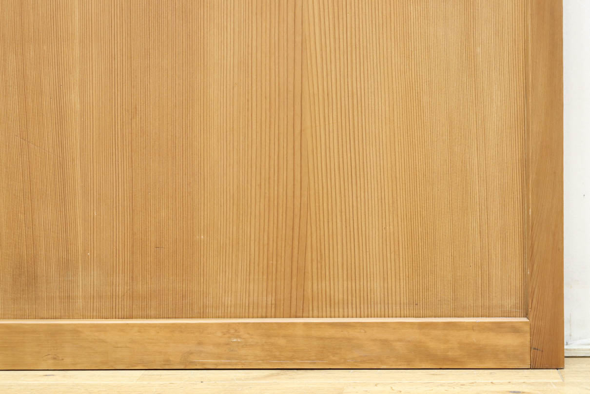 幅878ミリ　優しい木地色の色彩で上品な趣きある板戸　F8477b　在庫2枚