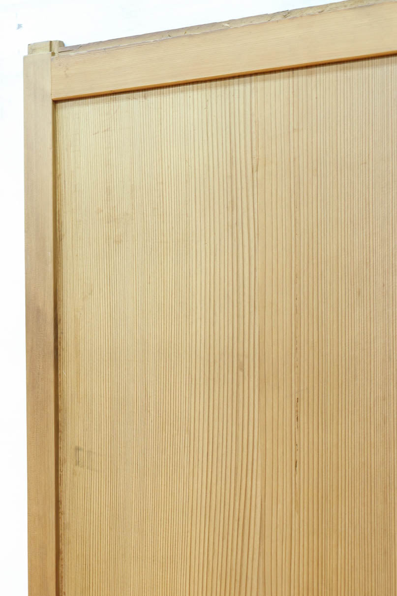 幅878ミリ　優しい木地色の色彩で上品な趣きある板戸　F8477b　在庫2枚