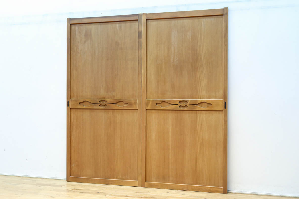 幅878ミリ　優しい木地色の色彩で上品な趣きある板戸　F8477b　在庫2枚