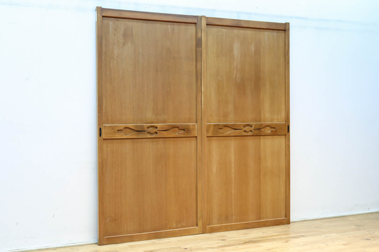 幅878ミリ　優しい木地色の色彩で上品な趣きある板戸　F8477b　在庫2枚