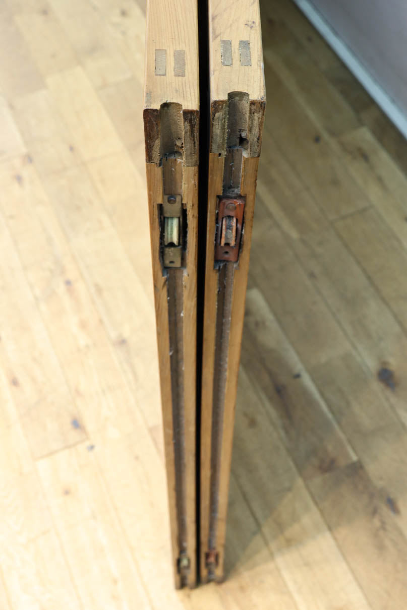 幅878ミリ　優しい木地色の色彩で上品な趣きある板戸　F8477b　在庫2枚