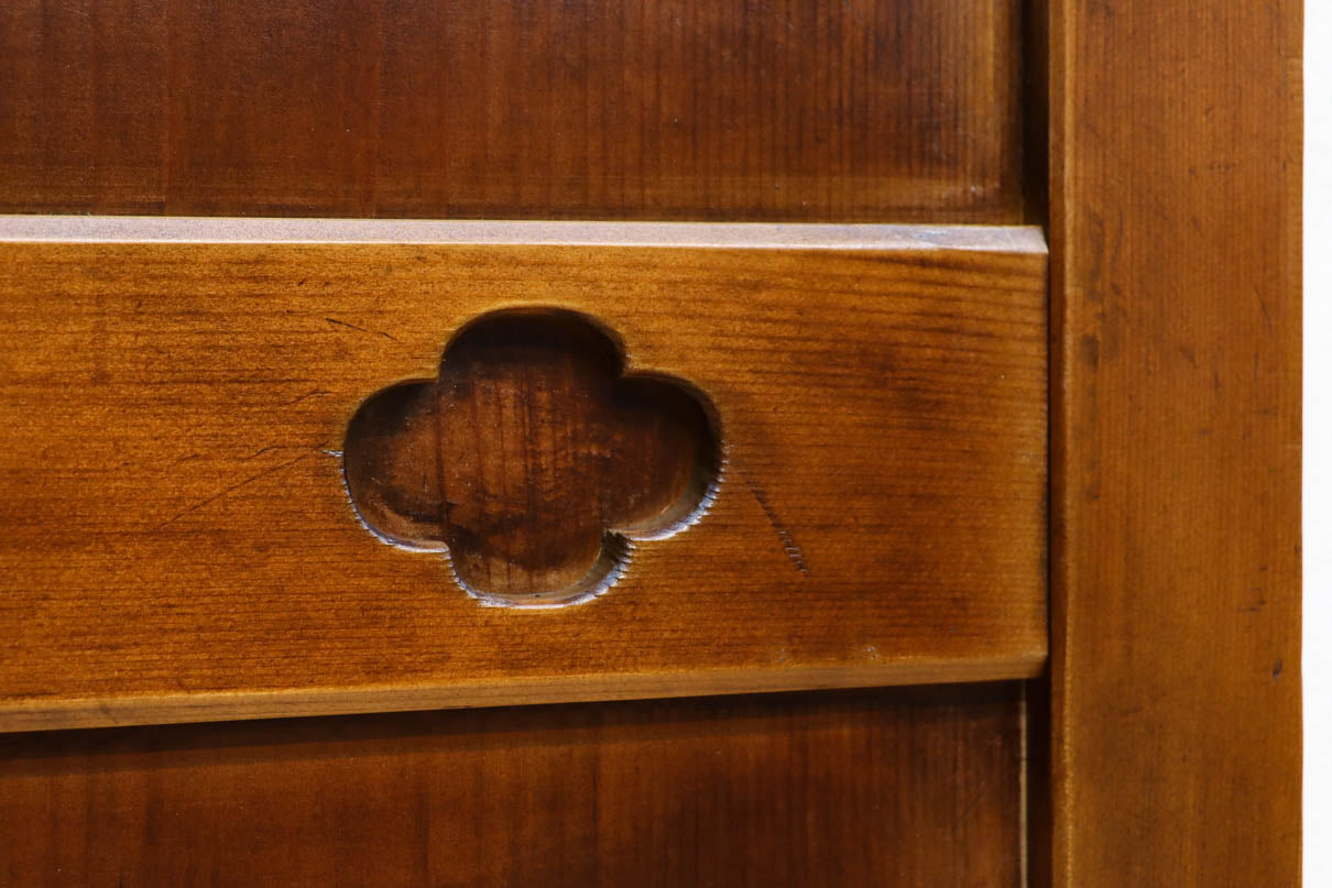 幅935ミリ 古色の風合いに透かし帯板が趣きある板戸 F8478 在庫2枚