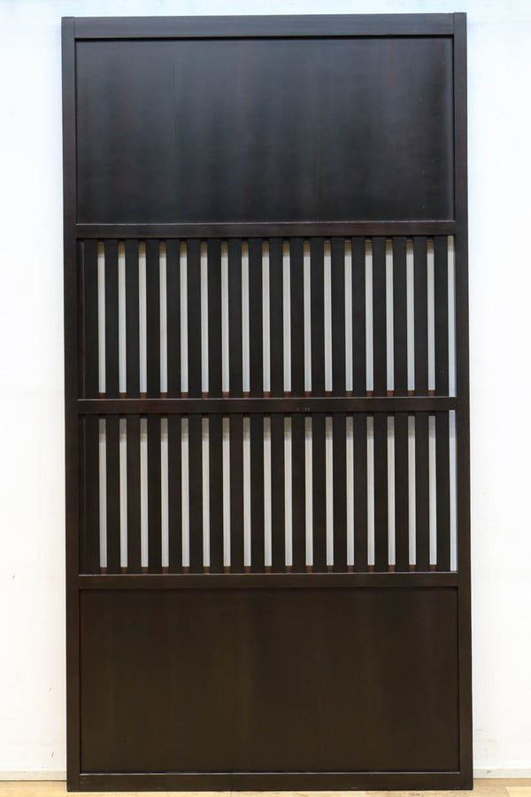 幅925ミリ　落ち着いた面持ちが魅力の透かし無双板戸　F8479　在庫1枚