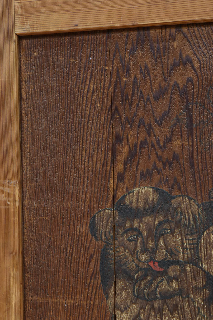 唐獅子の親子に牡丹を添えた歴史を重ねた味わい深い絵戸一組　F8481ab　在庫2枚一組