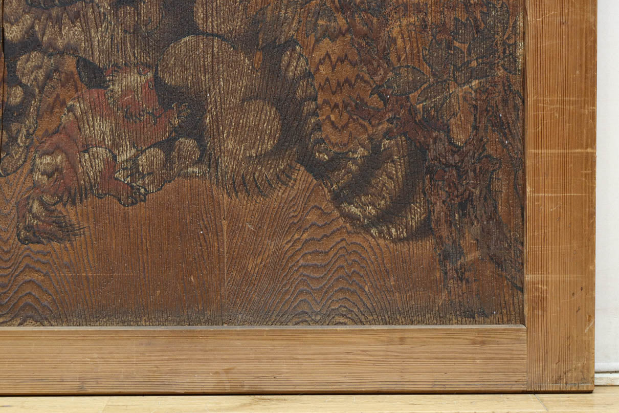 唐獅子の親子に牡丹を添えた歴史を重ねた味わい深い絵戸一組　F8481ab　在庫2枚一組