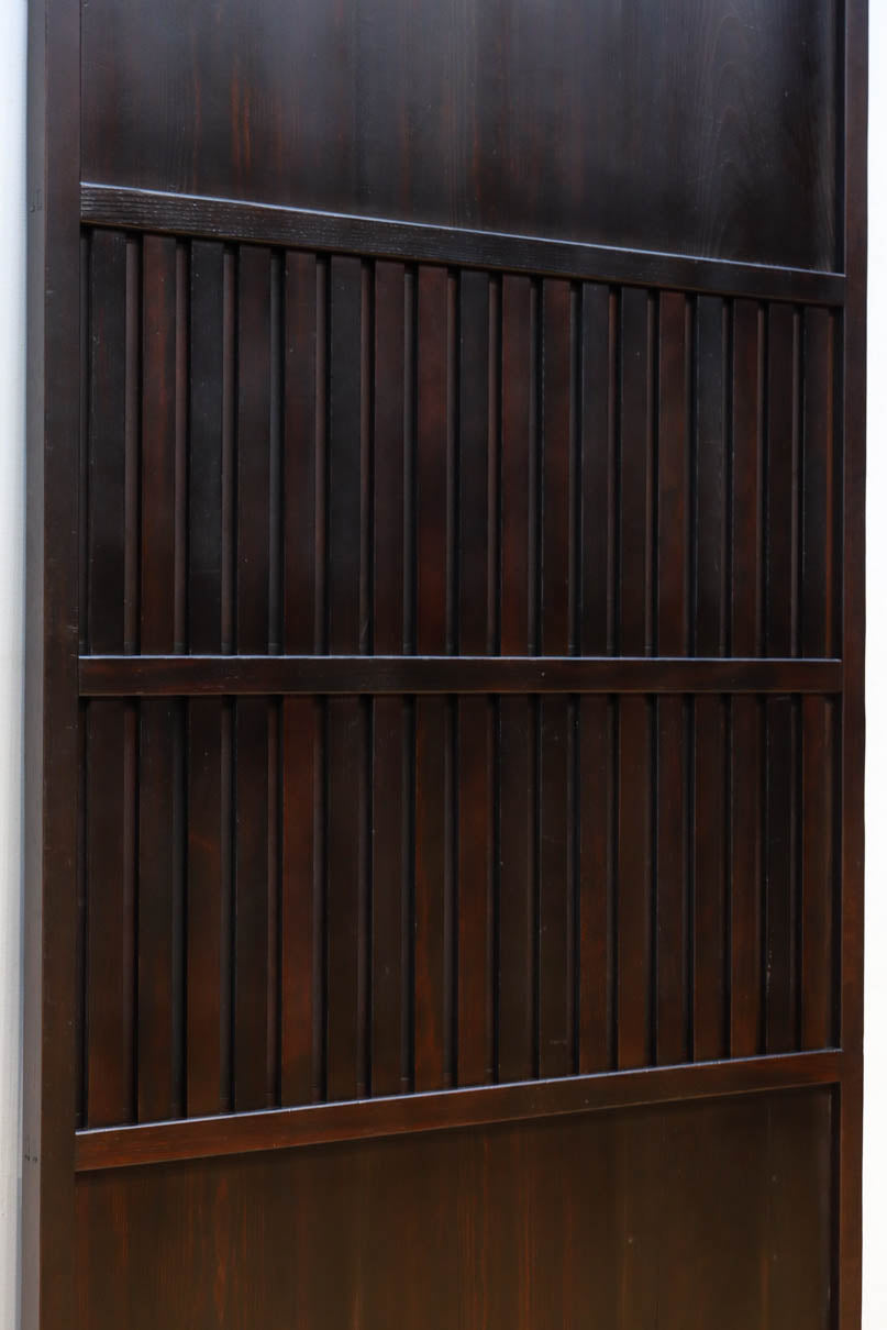 幅924ミリ　深い色合いで落ち着きのある無双板戸　F8497　在庫2枚