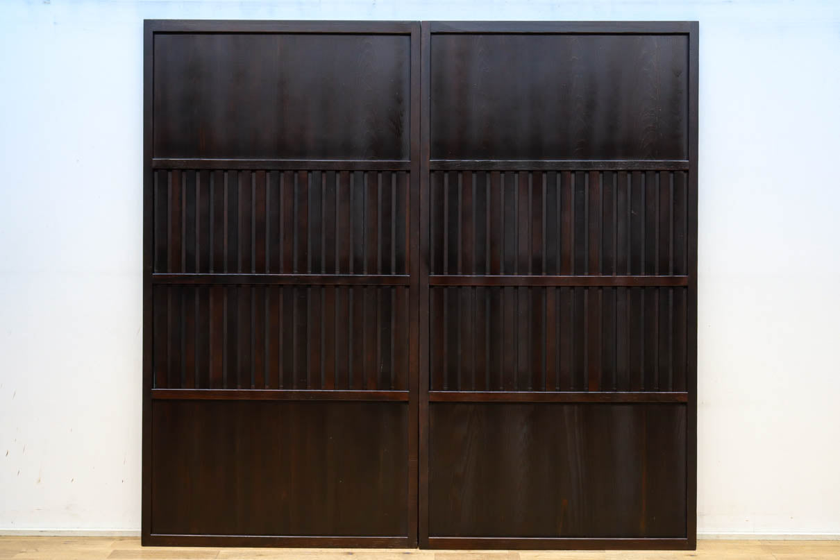 幅924ミリ　深い色合いで落ち着きのある無双板戸　F8497　在庫2枚