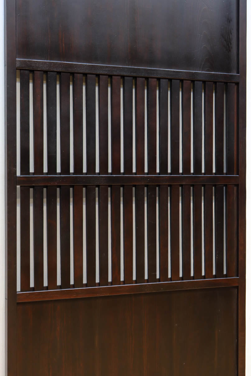 幅924ミリ　深い色合いで落ち着きのある無双板戸　F8497　在庫2枚