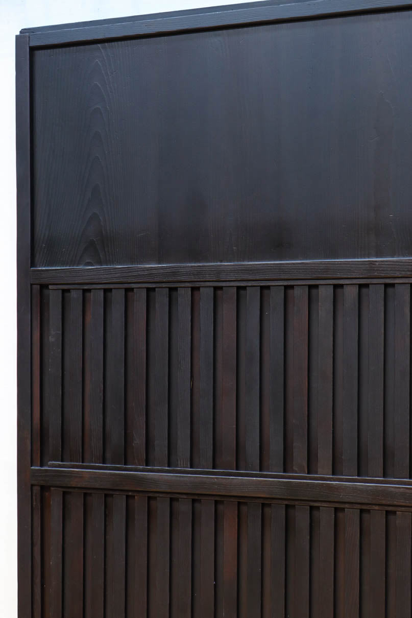 幅924ミリ　深い色合いで落ち着きのある無双板戸　F8497　在庫2枚