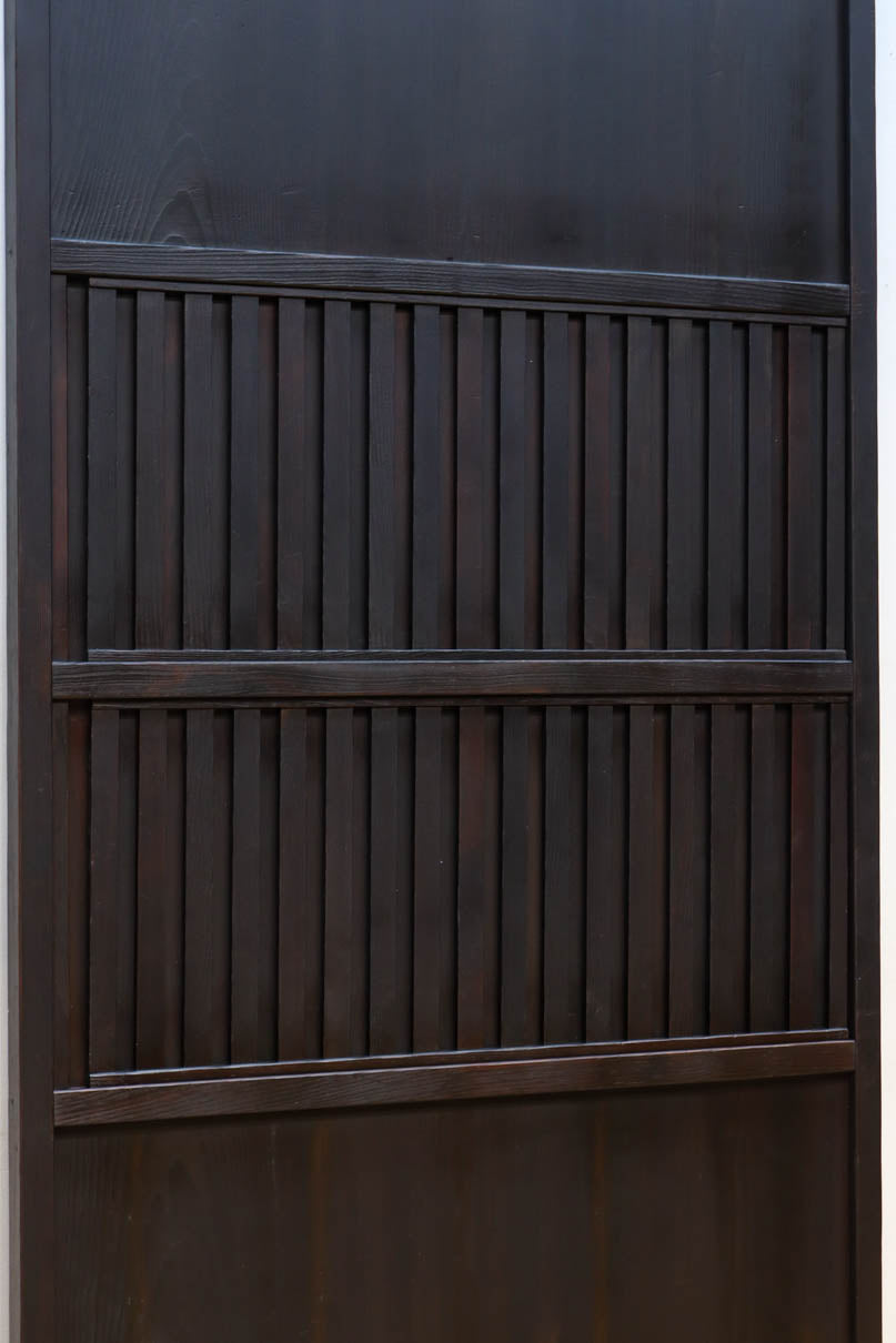 幅924ミリ　深い色合いで落ち着きのある無双板戸　F8497　在庫2枚