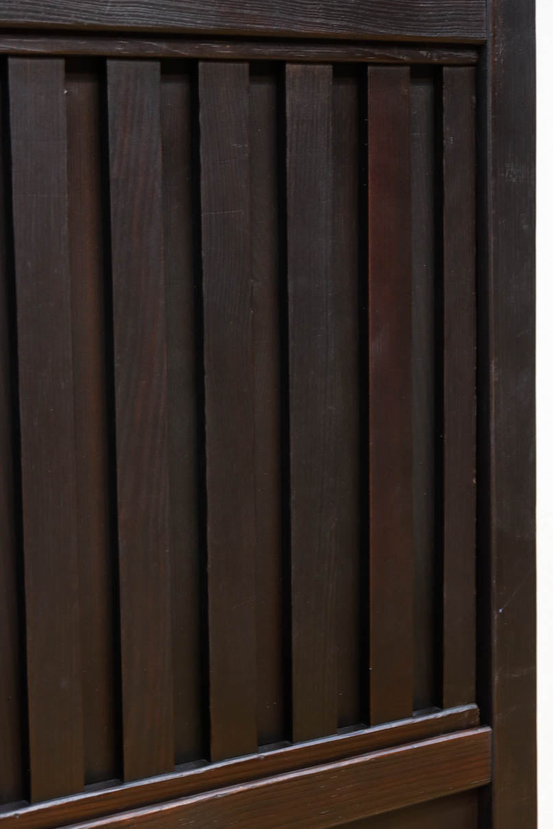 幅924ミリ　深い色合いで落ち着きのある無双板戸　F8497　在庫2枚