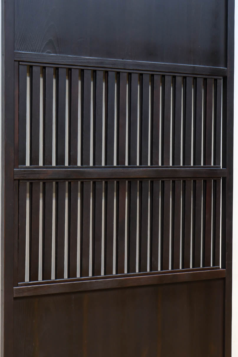 幅924ミリ　深い色合いで落ち着きのある無双板戸　F8497　在庫2枚