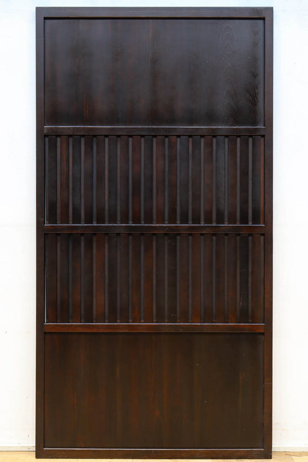 幅924ミリ　深い色合いで落ち着きのある無双板戸　F8497　在庫2枚