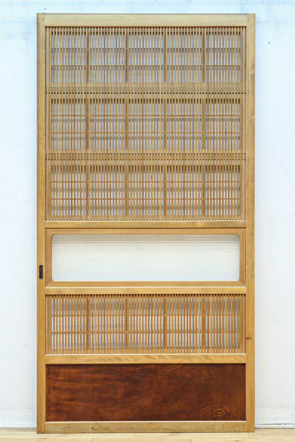 幅922ミリ　優しい温かみのある木地の上品な面持ちの大阪格子戸　F8498　在庫4枚