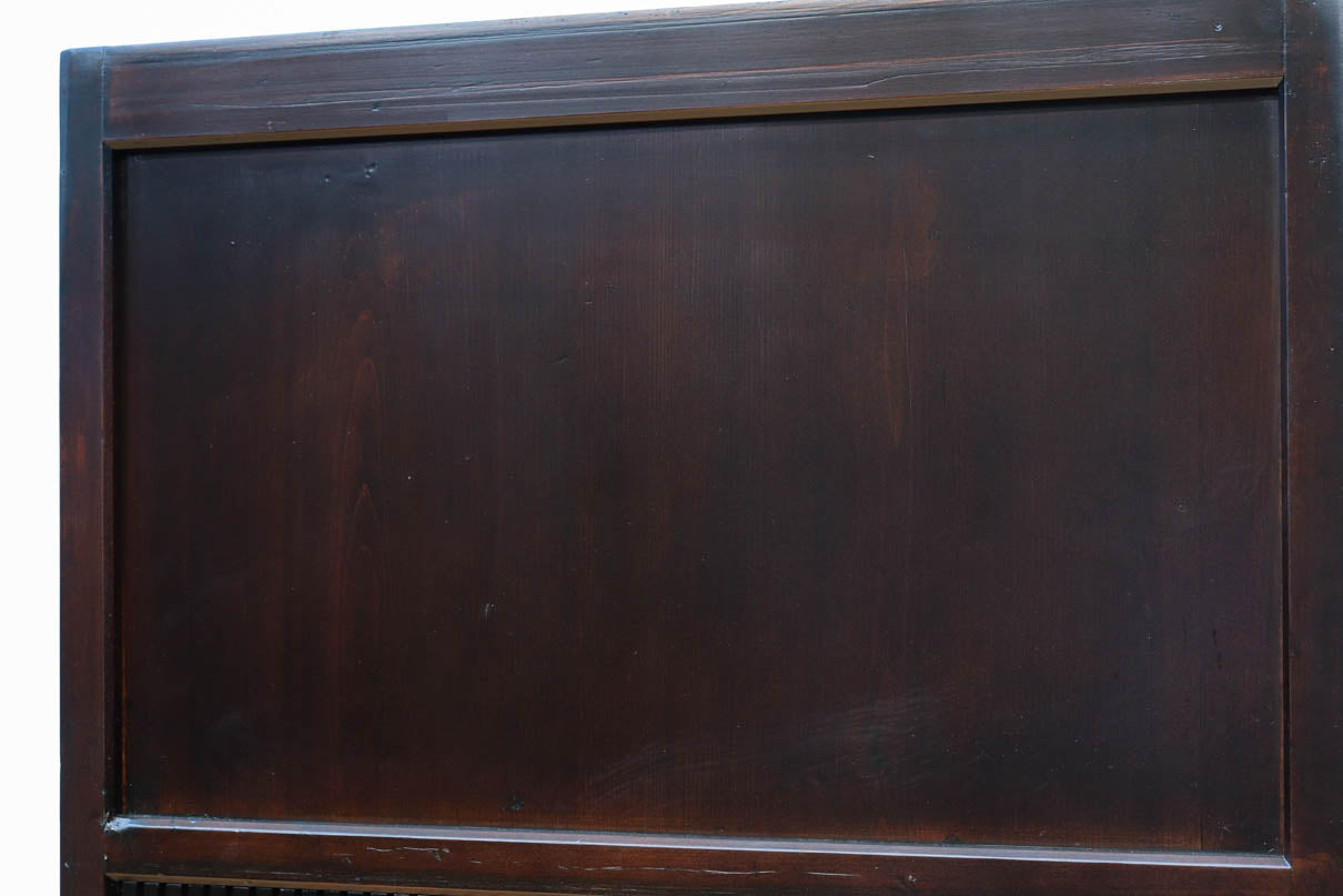 幅673ミリ　スリム幅！！ 繊細な格子を設けた透かし千本格子板戸　F8501　在庫4枚