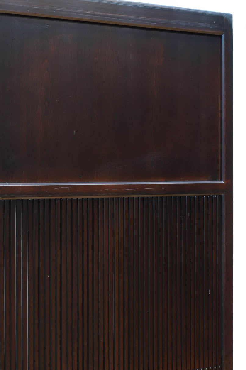 幅673ミリ　スリム幅！！ 繊細な格子を設けた透かし千本格子板戸　F8501　在庫4枚