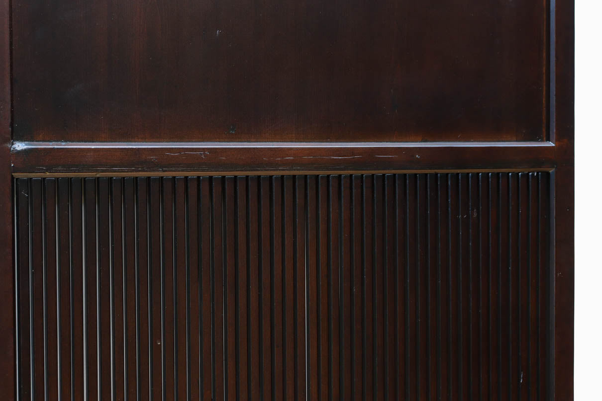 幅673ミリ　スリム幅！！ 繊細な格子を設けた透かし千本格子板戸　F8501　在庫4枚