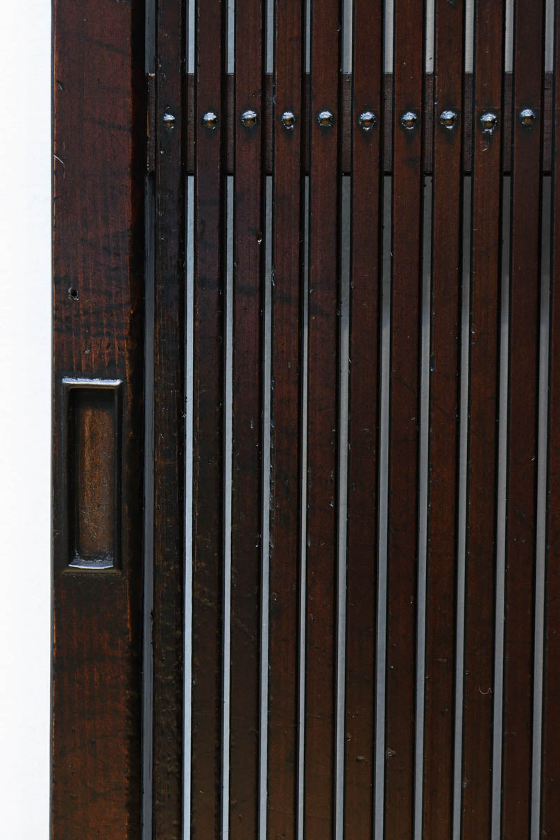 幅673ミリ　スリム幅！！ 繊細な格子を設けた透かし千本格子板戸　F8501　在庫4枚