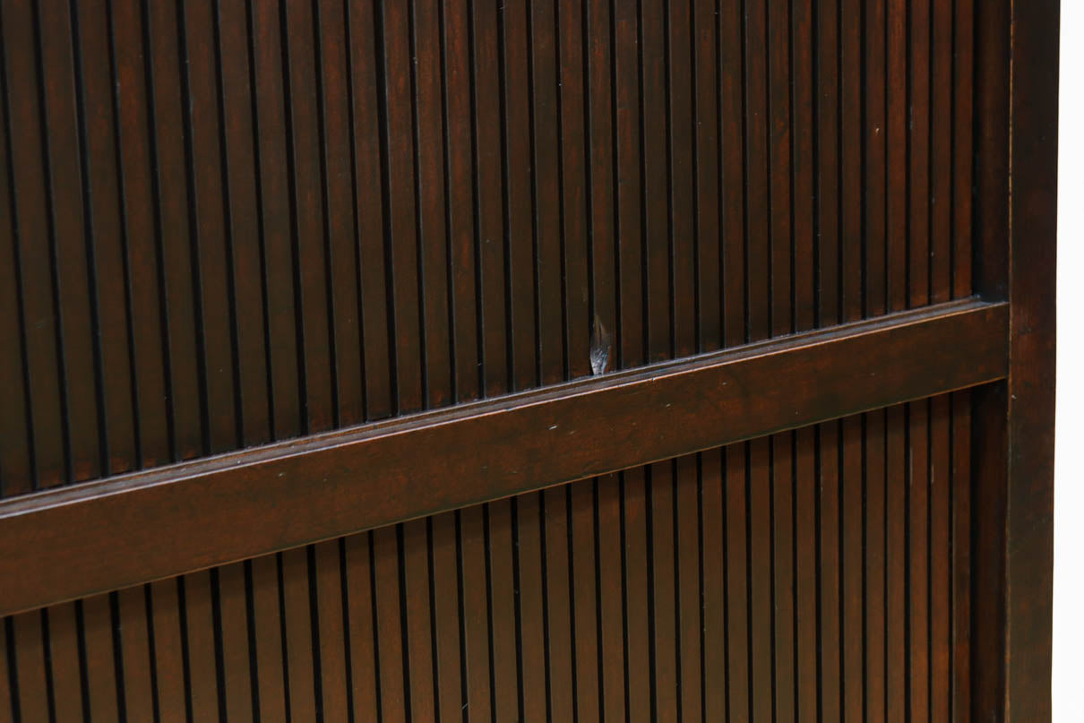 幅673ミリ　スリム幅！！ 繊細な格子を設けた透かし千本格子板戸　F8501　在庫4枚