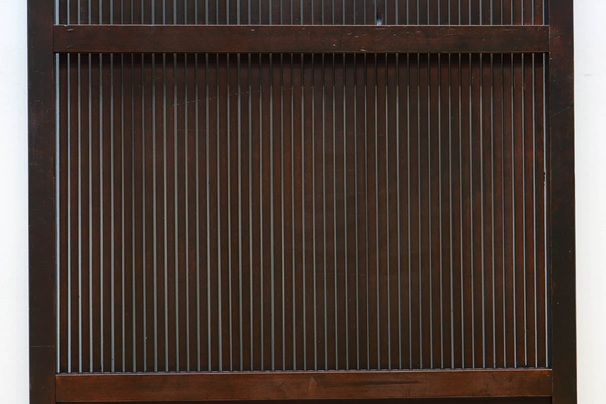 幅673ミリ　スリム幅！！ 繊細な格子を設けた透かし千本格子板戸　F8501　在庫4枚