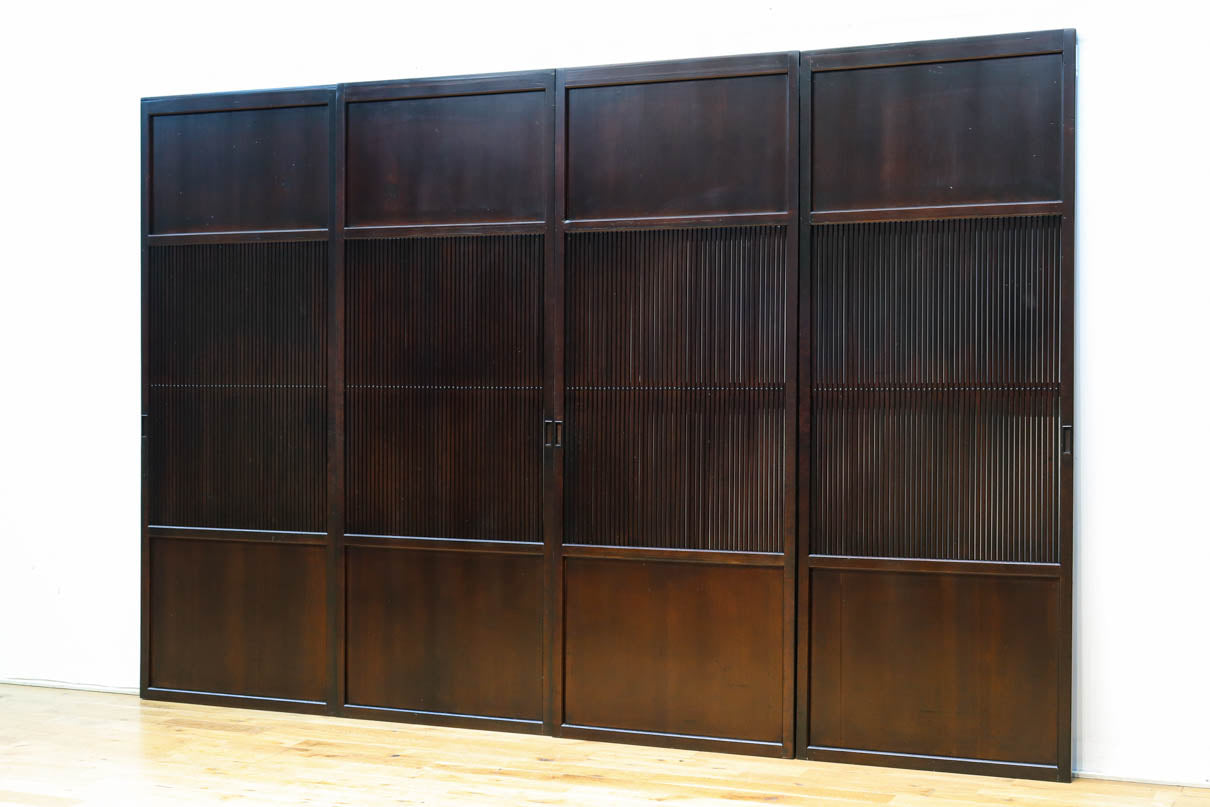 幅673ミリ　スリム幅！！ 繊細な格子を設けた透かし千本格子板戸　F8501　在庫4枚