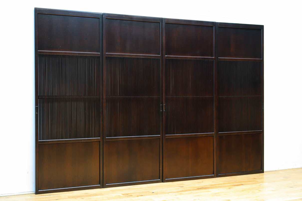 幅673ミリ　スリム幅！！ 繊細な格子を設けた透かし千本格子板戸　F8501　在庫4枚