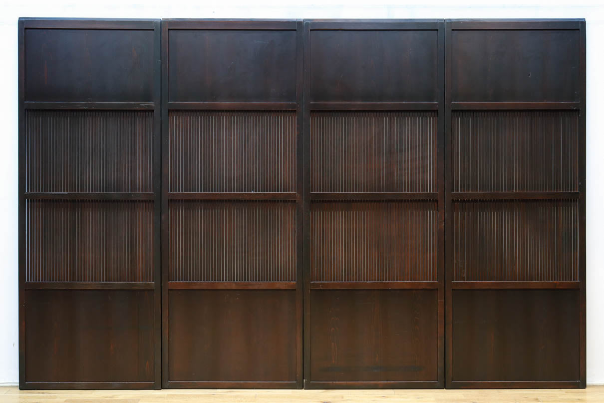 幅673ミリ　スリム幅！！ 繊細な格子を設けた透かし千本格子板戸　F8501　在庫4枚