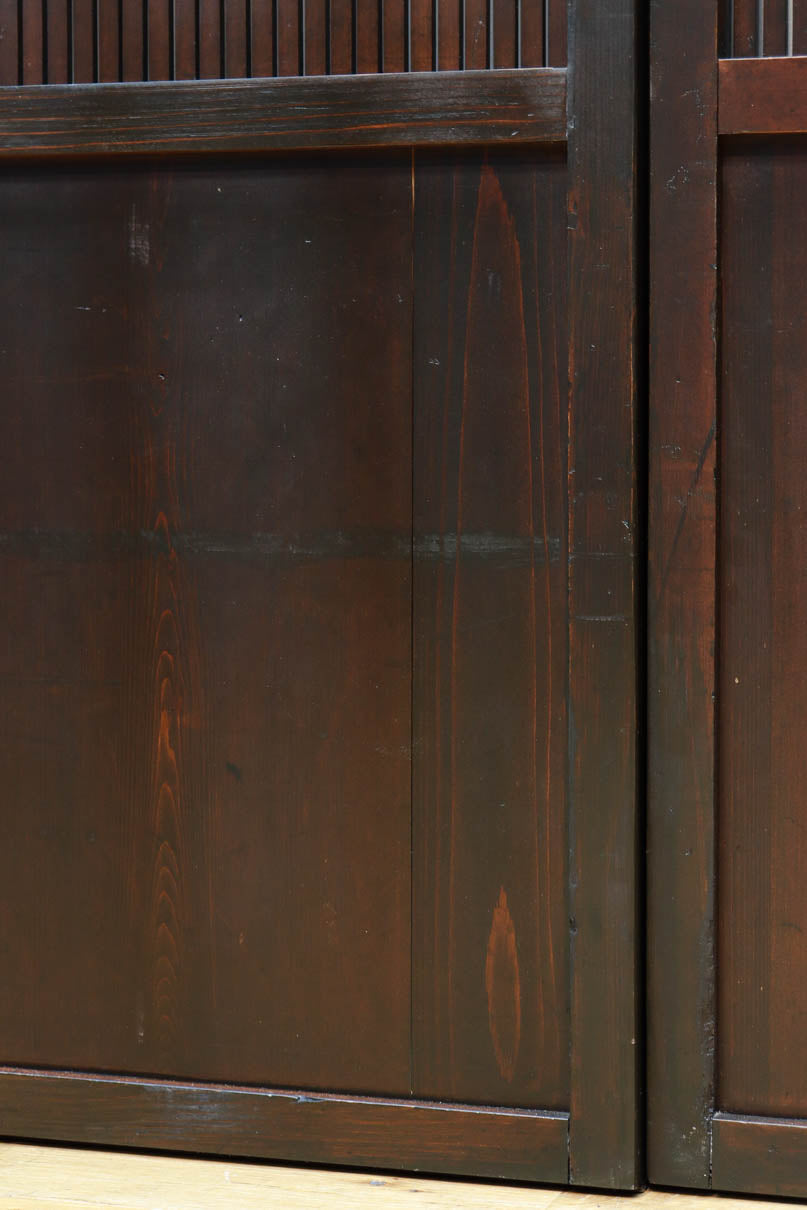 幅673ミリ　スリム幅！！ 繊細な格子を設けた透かし千本格子板戸　F8501　在庫4枚