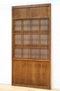 幅922ミリ　繊細な格子が見事な上品な佇まいの透かし板戸　F8502　在庫2枚